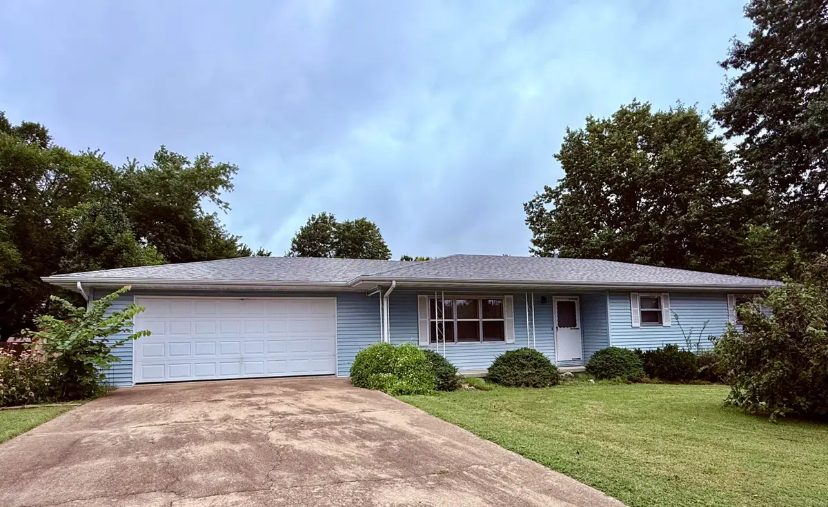 1009 E 10th Street, Mountain Grove, MO 65711 - #1