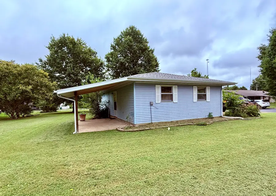 1009 E 10th Street, Mountain Grove, MO 65711 - #2