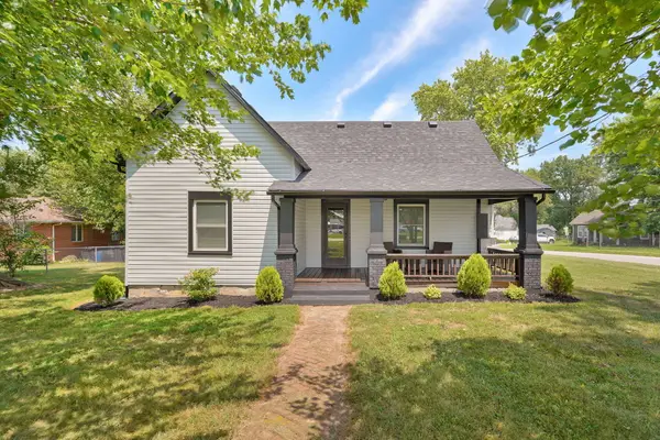 201 N Oak Avenue, Sparta, MO 65753