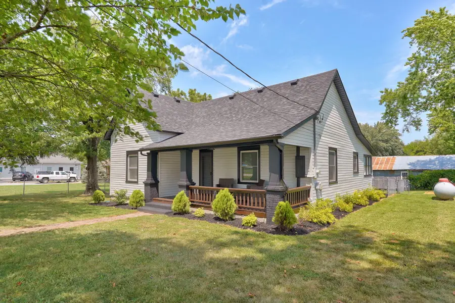 201 N Oak Avenue, Sparta, MO 65753 - #2