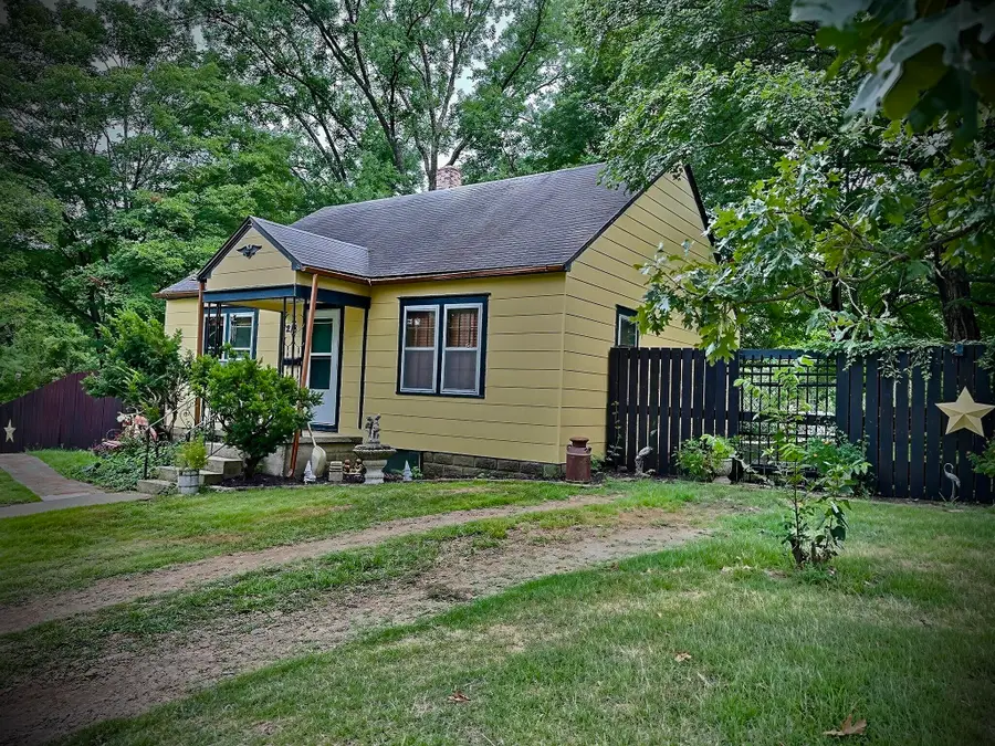 218 W Joe Davis Street, El Dorado Springs, MO 64744 - #2