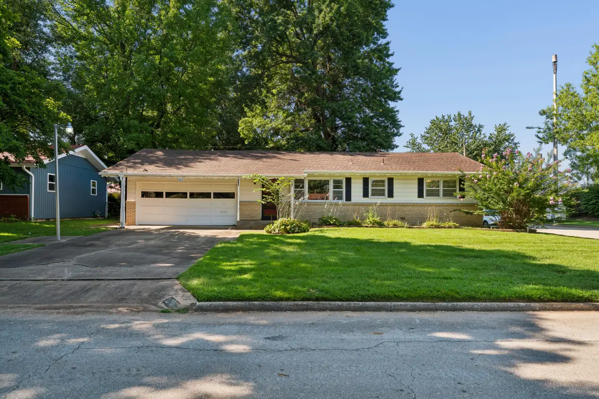 1206 E Rosebrier Street, Springfield, MO 65804 - #1