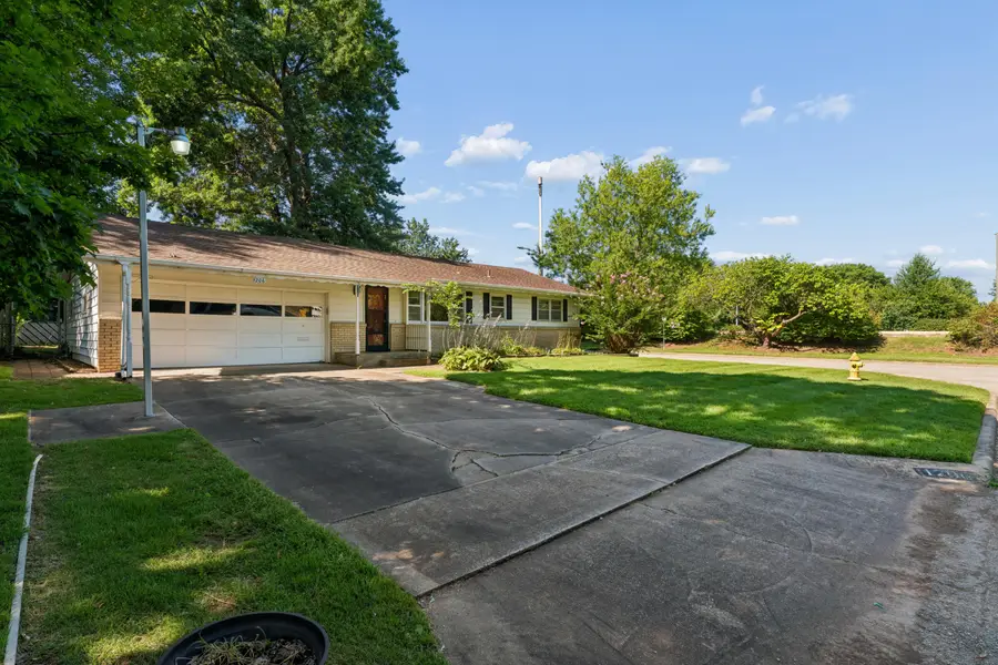 1206 E Rosebrier Street, Springfield, MO 65804 - #2