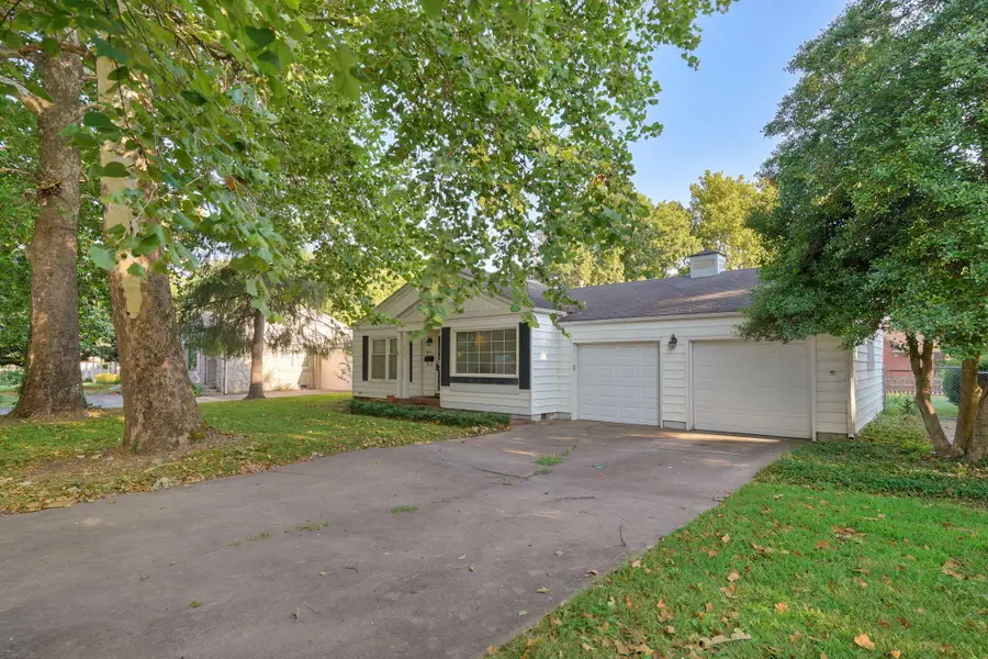 1633 E Bennett Street, Springfield, MO 65804 - #2
