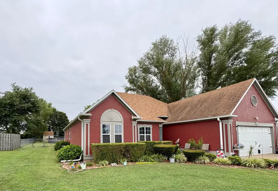 2310 Hazel Avenue, Carthage, MO 64836 - #2