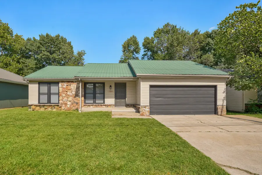 2520 S Fort Avenue, Springfield, MO 65807 - #2