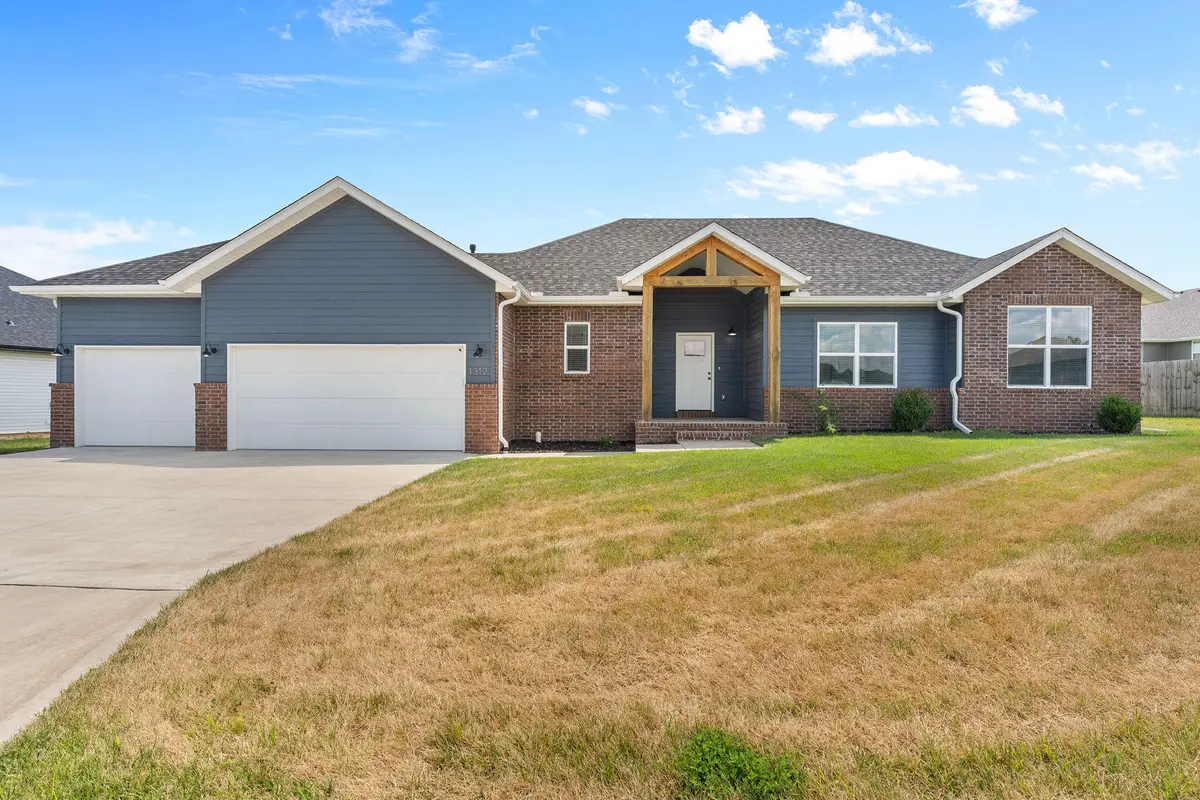 1312 S Birch Avenue, Springfield, MO 65802 - #1