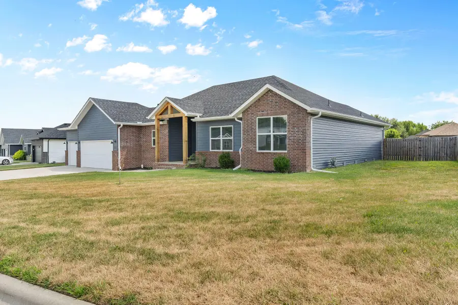 1312 S Birch Avenue, Springfield, MO 65802 - #3