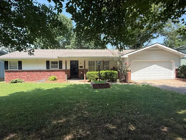 2711 S Claremont Avenue, Springfield, MO 65804