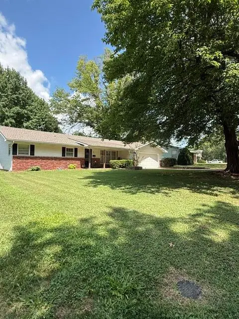 2711 S Claremont Avenue, Springfield, MO 65804 - #2