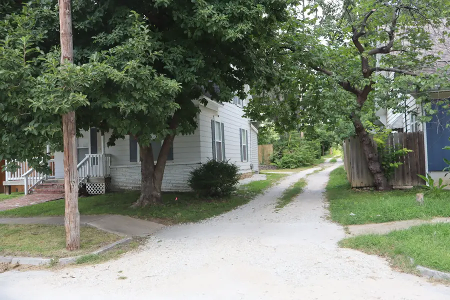 715 E Lynn Street, Springfield, MO 65802 - #3