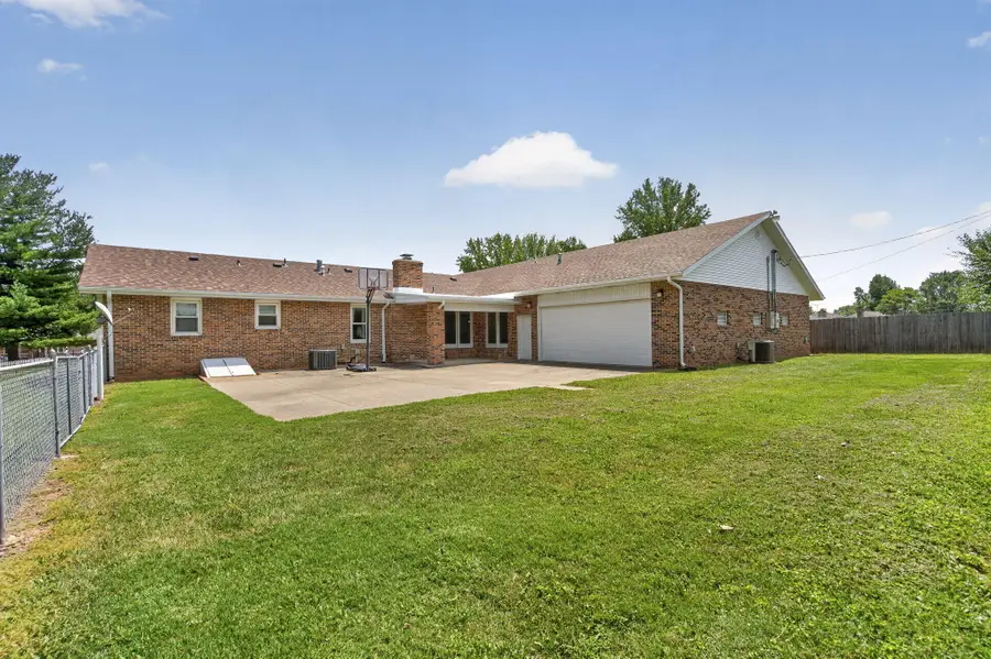 421 S Troy Avenue, Springfield, MO 65802 - #2
