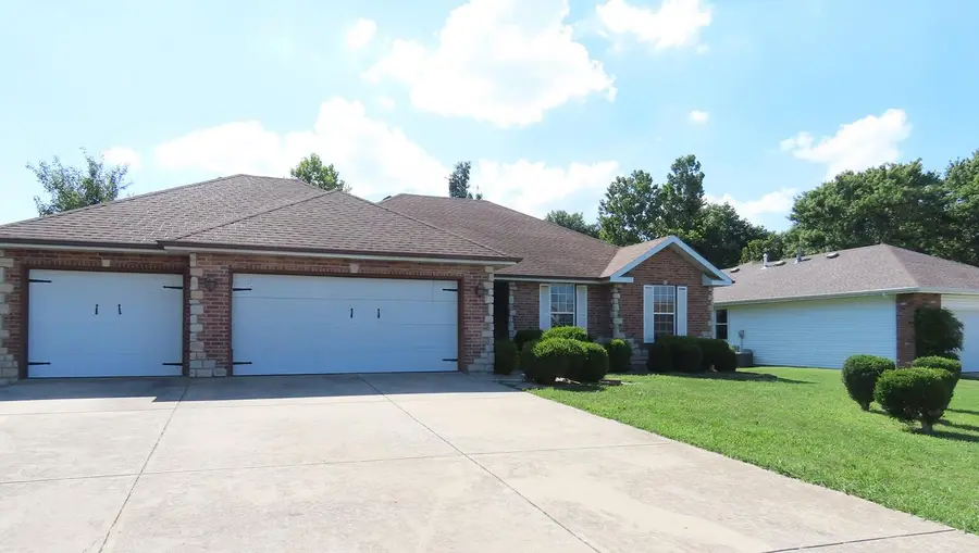 3877 S Cottage Avenue, Springfield, MO 65807 - #2