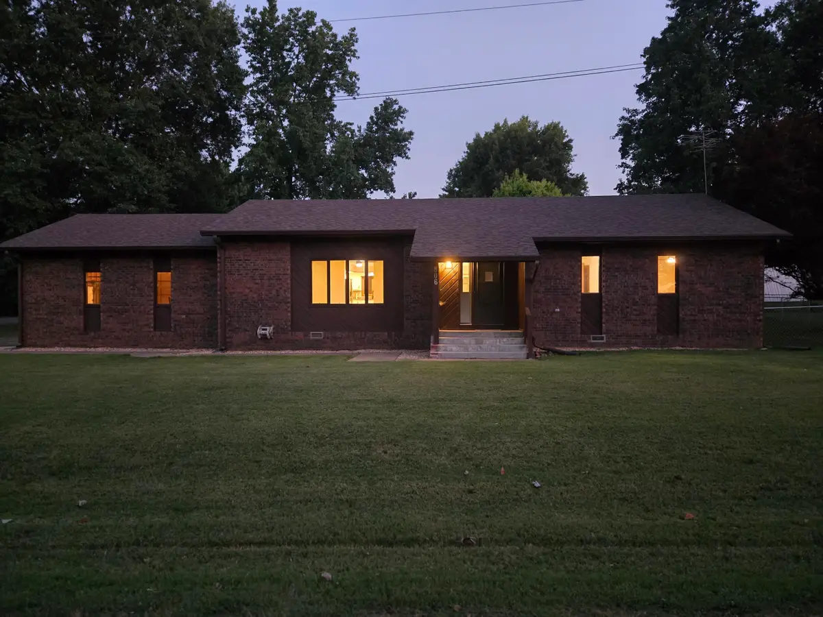 806 E Springfield Street, Aurora, MO 65605 - #1
