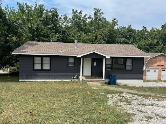106 W South Street, Neosho, MO 64850 - #1