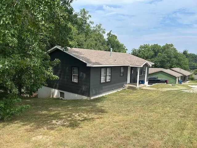 106 W South Street, Neosho, MO 64850 - #2