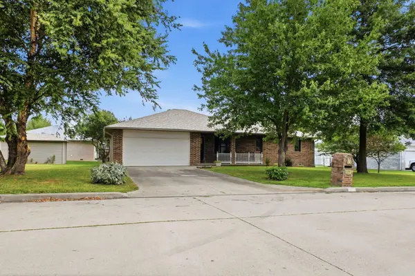 2405 W College Drive, Bolivar, MO 65613