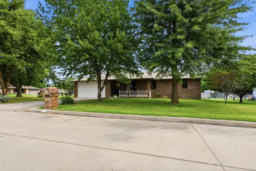 2405 W College Drive, Bolivar, MO 65613 - #2