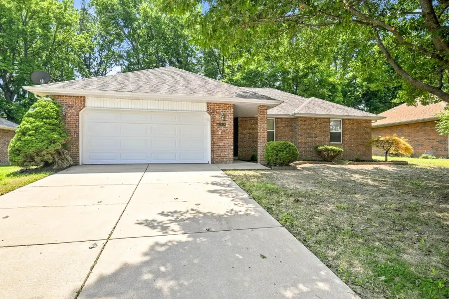 3618 W Vincent Drive, Springfield, MO 65810 - #2