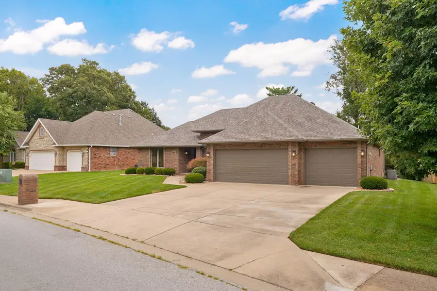2524 S Forrest Heights Avenue, Springfield, MO 65809 - #2