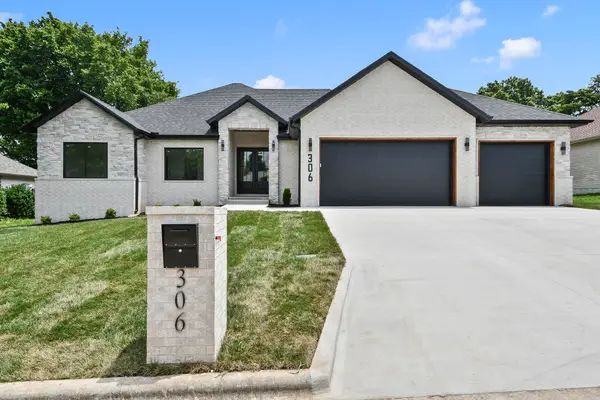 306 Park Cir, Sparta, MO 65753