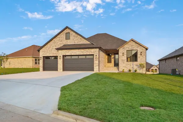 2136 N Sun Valley Drive, Springfield, MO 65802