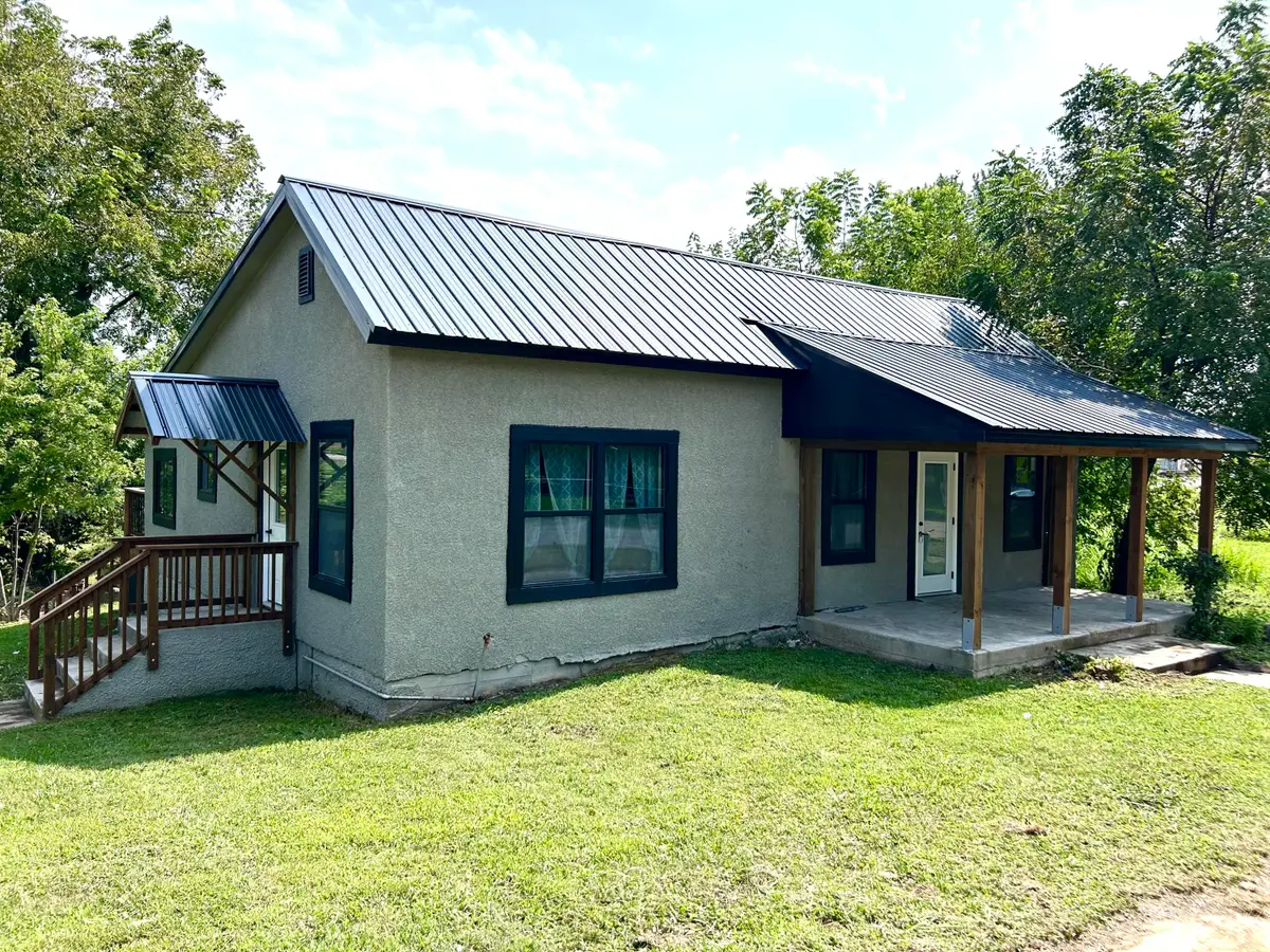 110 N High Street, Mansfield, MO 65704 - #1