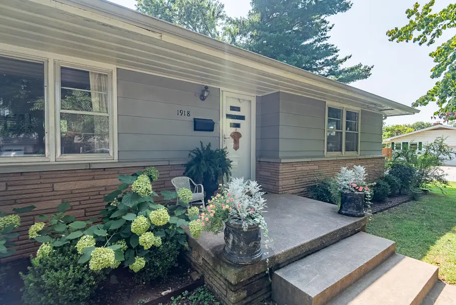 1918 S Luster Avenue, Springfield, MO 65804 - #3