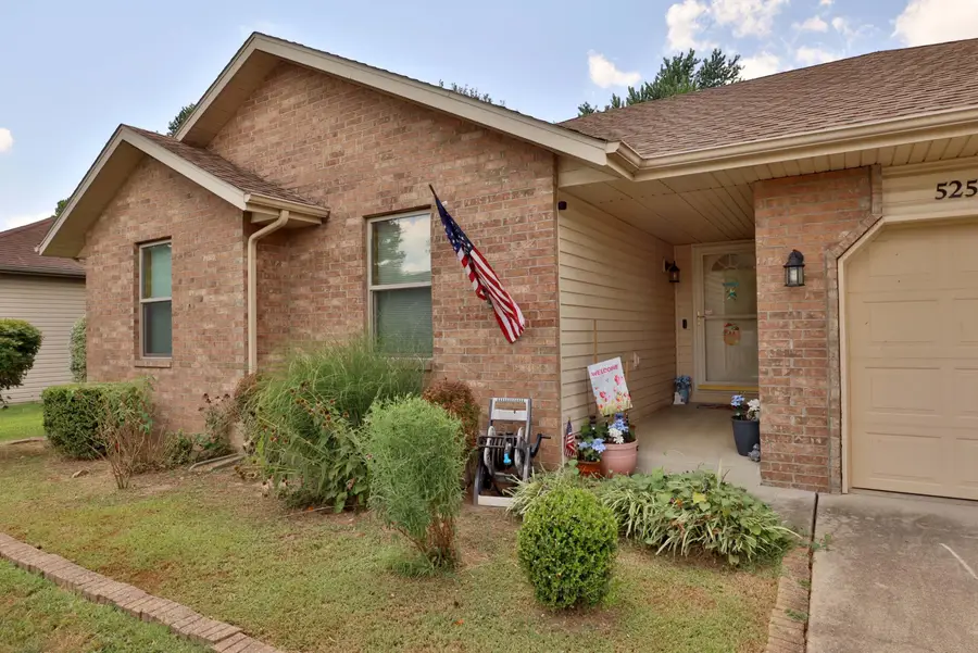 5253 S Morning Glory Lane, Battlefield, MO 65619 - #2