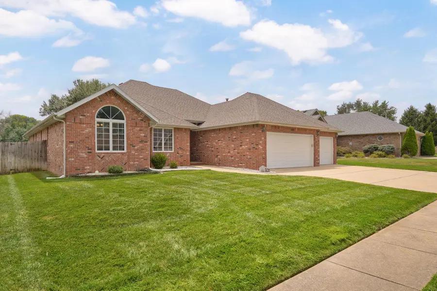 1812 W Village Lane, Springfield, MO 65807 - #2