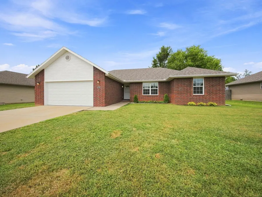 405 E Whitethorn Drive, Republic, MO 65738 - #2