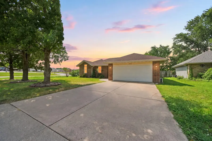 2206 W Rockwood Street, Springfield, MO 65807 - #2