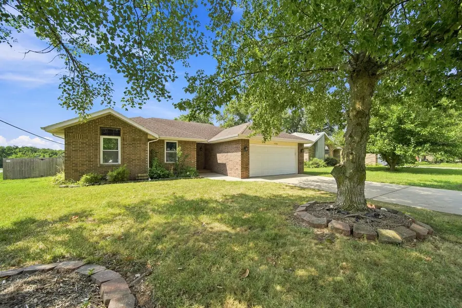 2206 W Rockwood Street, Springfield, MO 65807 - #3