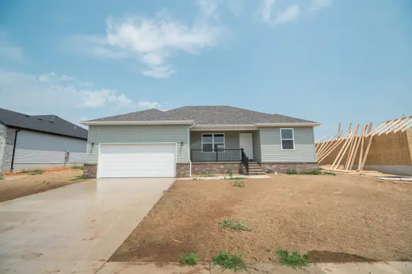 1217 E Macon Street, Republic, MO 65738