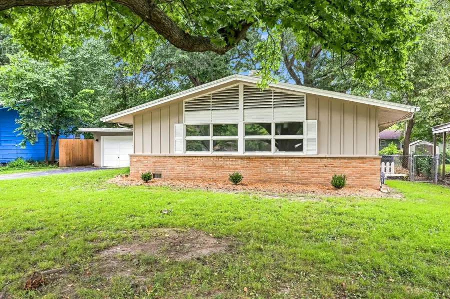 746 N Oak Grove Avenue, Springfield, MO 65802 - #2