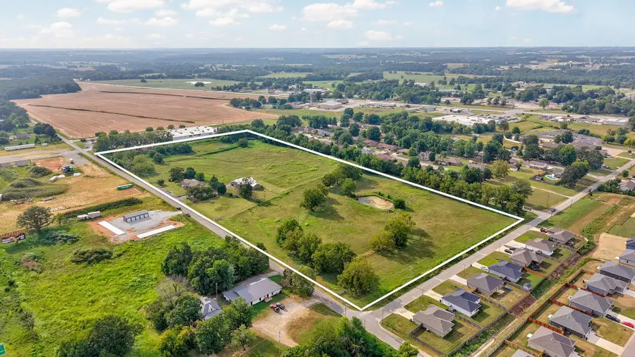 413 W Hayward Drive, Mount Vernon, MO 65712 - #2