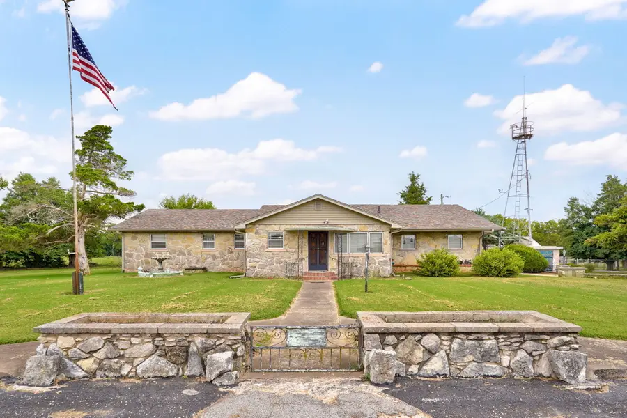 413 W Hayward Drive, Mount Vernon, MO 65712 - #3