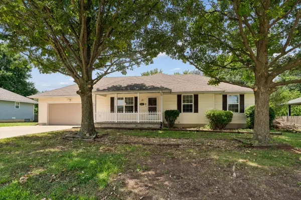 611 S Countryside Avenue, Republic, MO 65738