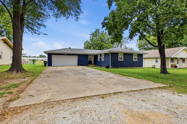 2017 W Northwood Street, Bolivar, MO 65613