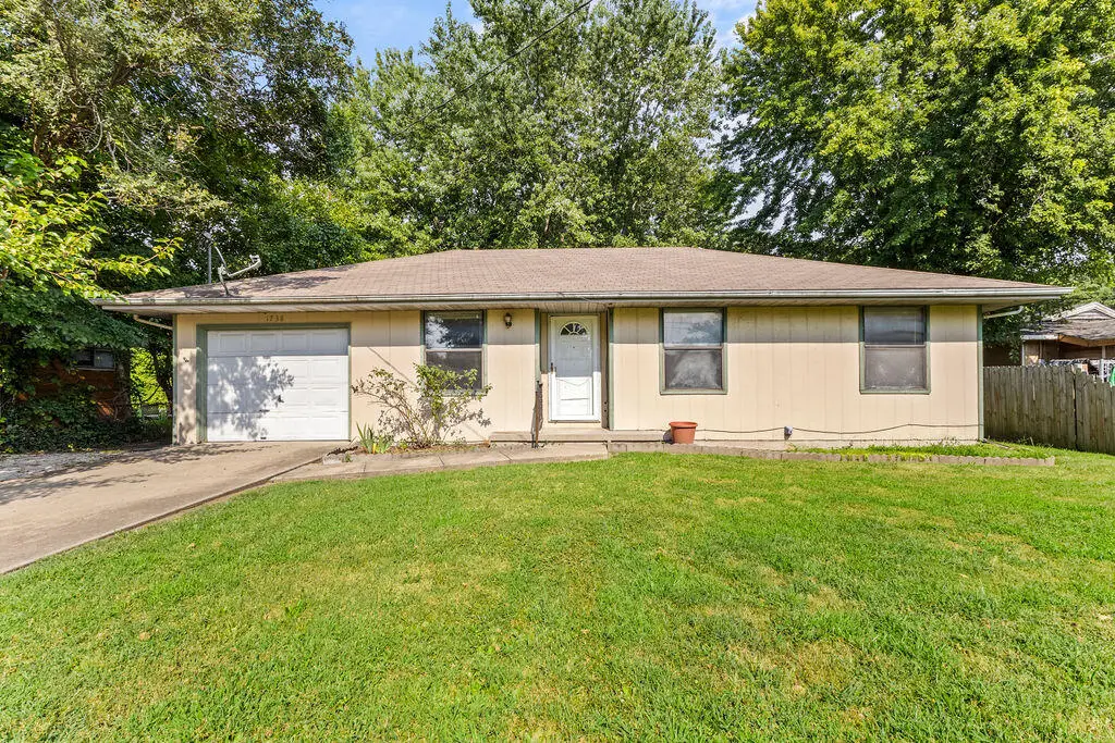 1738 N Oak Grove Avenue, Springfield, MO 65803 - #1
