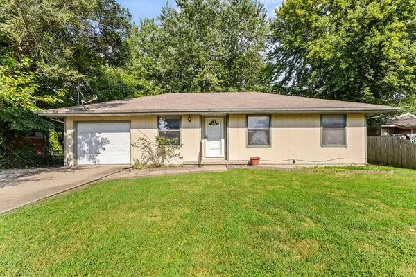 1738 N Oak Grove Avenue, Springfield, MO 65803