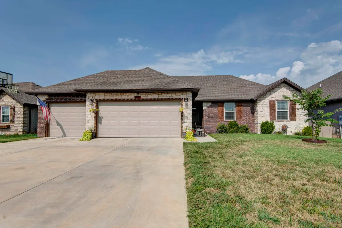 689 N Maplewood Hills Road, Nixa, MO 65714 - #1