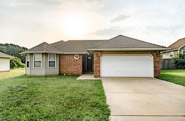 1211 Woodland Ridge Drive, Monett, MO 65708