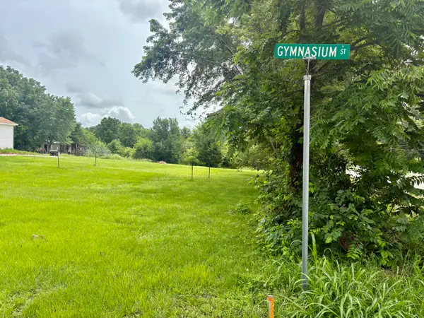 108 Gymnasium Street, Everton, MO 65646