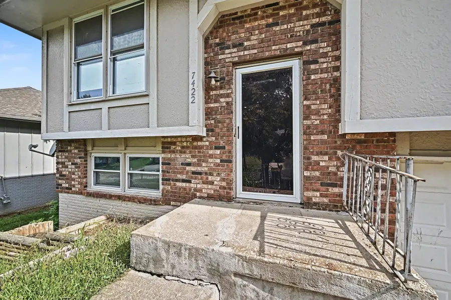 7422 NW 82nd Street, Kansas City, MO 64152 - #2