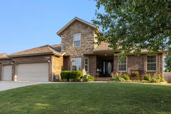 1904 E Highview Street, Ozark, MO 65721