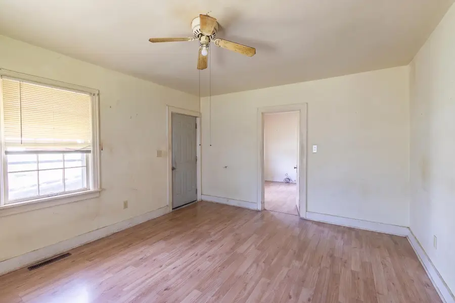 1210 S Market Street, Mount Vernon, MO 65712 - #2