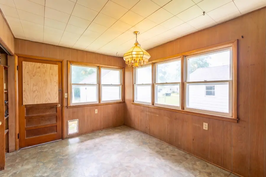 1210 S Market Street, Mount Vernon, MO 65712 - #3