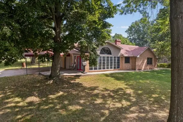 301 E Walnut Street, Aurora, MO 65605