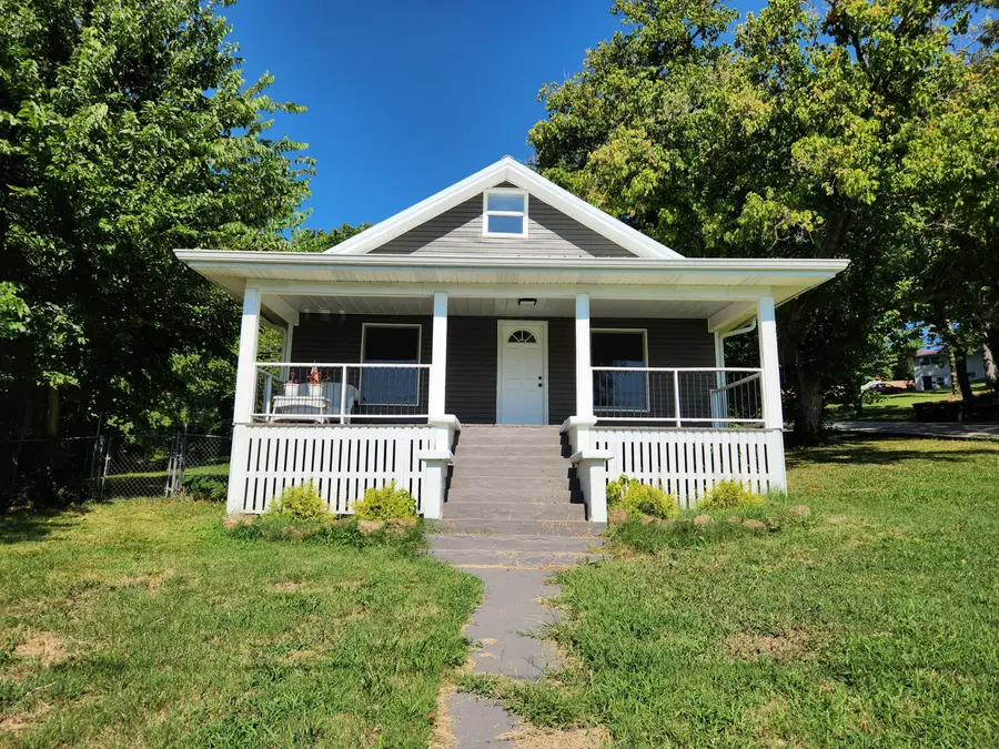 106 Mountain Street, Cassville, MO 65625 - #2
